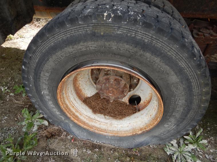 image for item K5853 1995 Ford L8000 dump truck