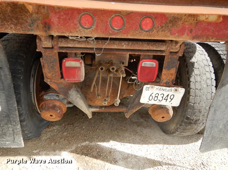 image for item K5853 1995 Ford L8000 dump truck