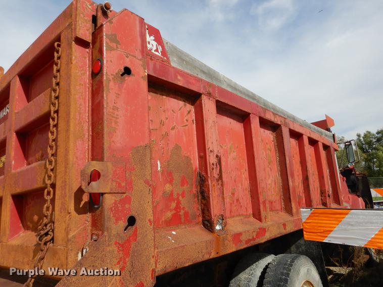 image for item K5853 1995 Ford L8000 dump truck