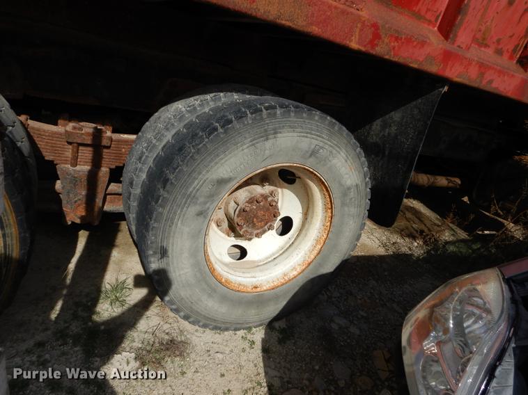 image for item K5853 1995 Ford L8000 dump truck