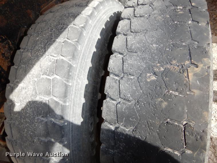 image for item K5853 1995 Ford L8000 dump truck