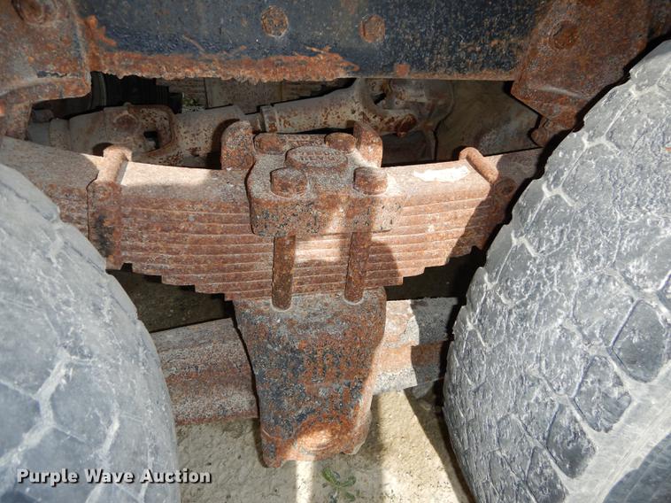 image for item K5853 1995 Ford L8000 dump truck