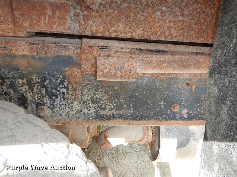 image for item K5853 1995 Ford L8000 dump truck