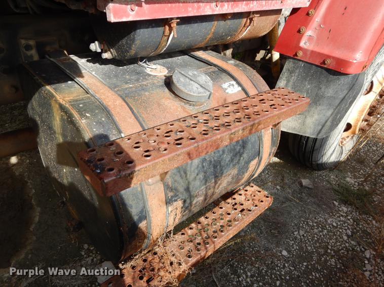 image for item K5853 1995 Ford L8000 dump truck