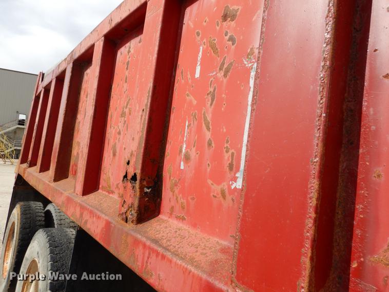 image for item K5853 1995 Ford L8000 dump truck