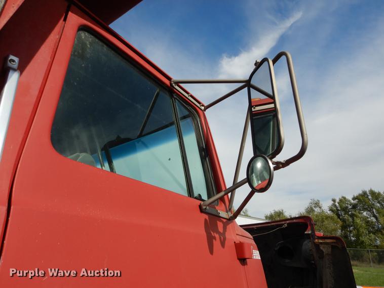 image for item K5853 1995 Ford L8000 dump truck