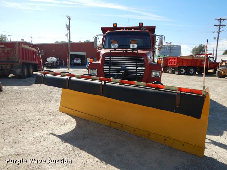 image for item K5857 1995 Ford L8000 dump truck