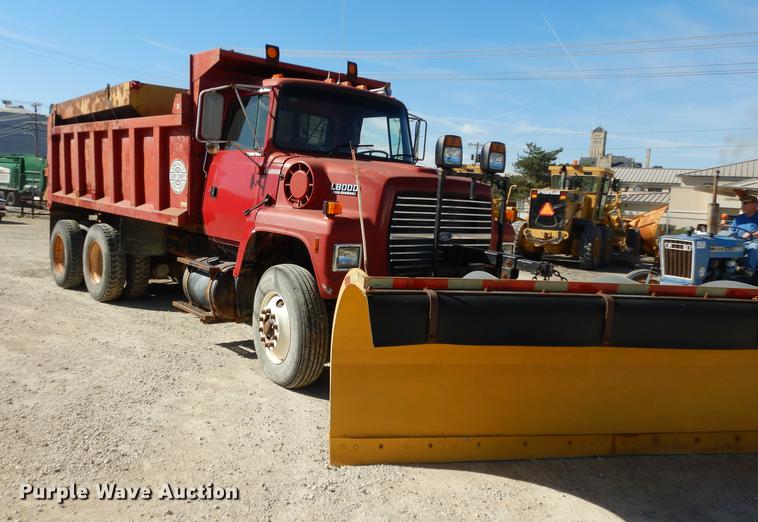 image for item K5857 1995 Ford L8000 dump truck