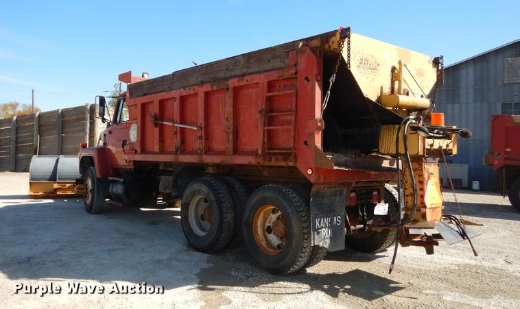 image for item K5857 1995 Ford L8000 dump truck