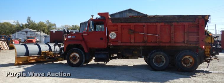 image for item K5857 1995 Ford L8000 dump truck