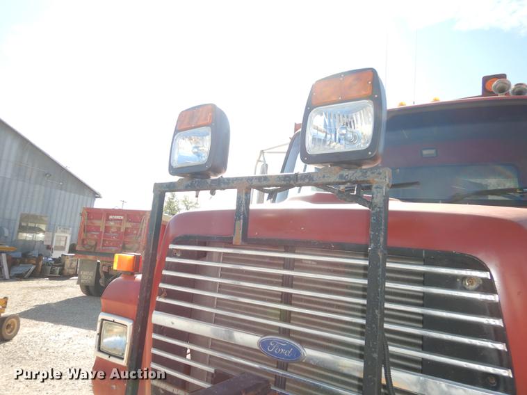 image for item K5857 1995 Ford L8000 dump truck