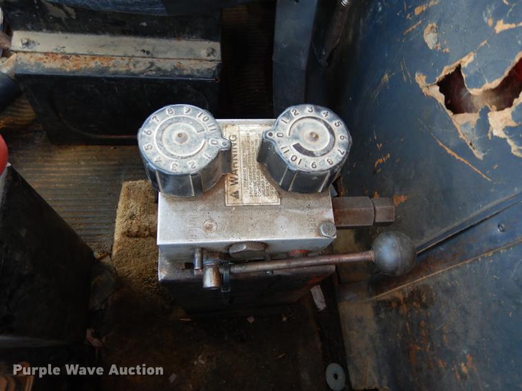 image for item K5857 1995 Ford L8000 dump truck