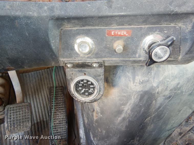 image for item K5857 1995 Ford L8000 dump truck