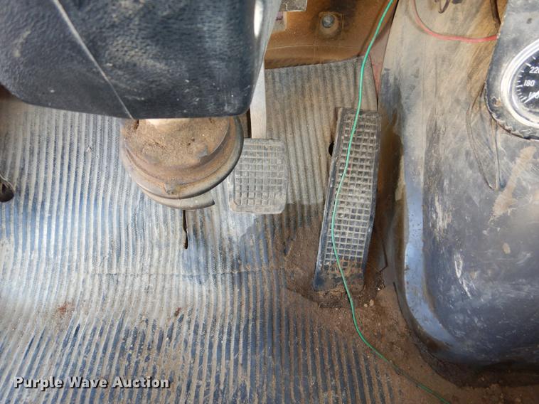 image for item K5857 1995 Ford L8000 dump truck