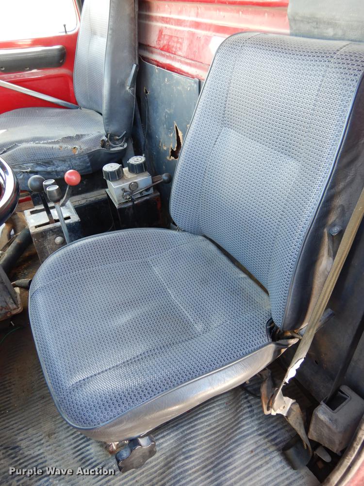 image for item K5857 1995 Ford L8000 dump truck