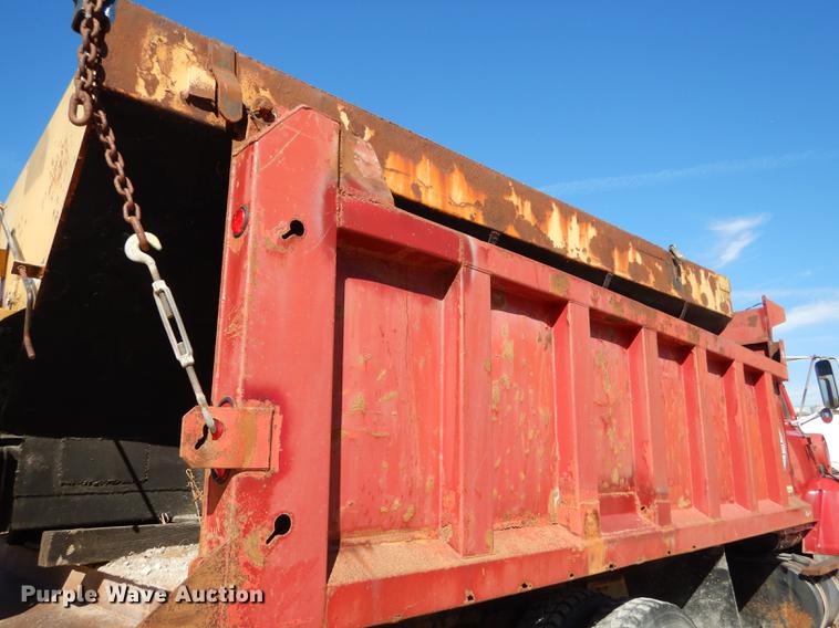 image for item K5857 1995 Ford L8000 dump truck