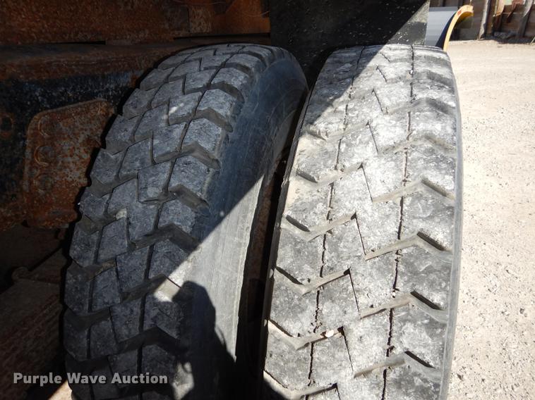 image for item K5857 1995 Ford L8000 dump truck