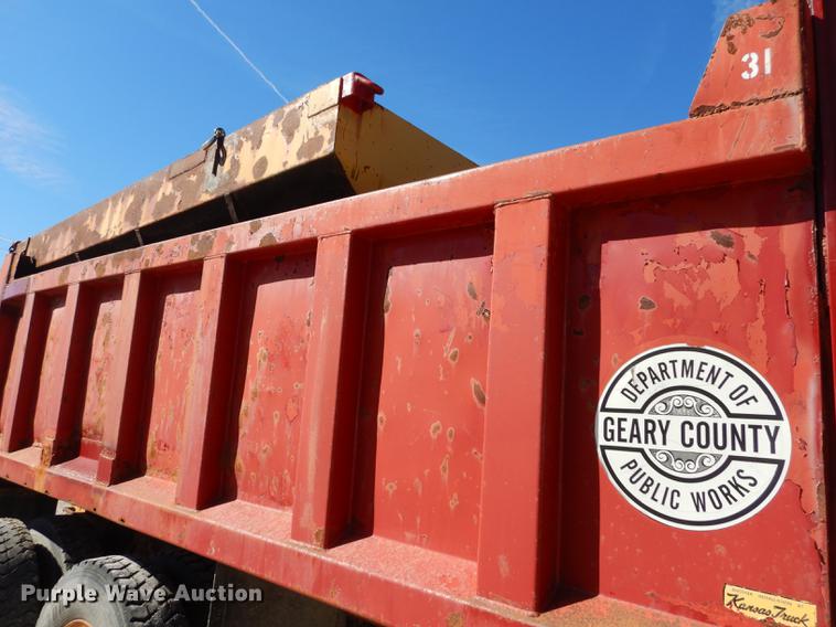 image for item K5857 1995 Ford L8000 dump truck