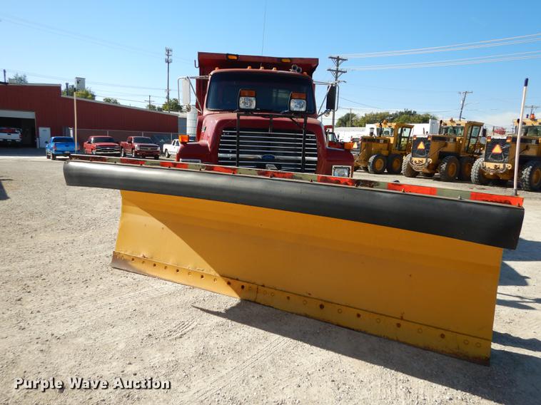 image for item K5858 1991 Ford L8000 dump truck