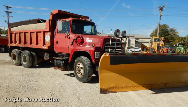 image for item K5858 1991 Ford L8000 dump truck