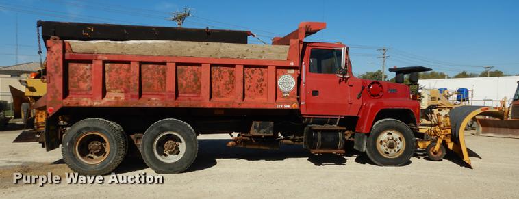 image for item K5858 1991 Ford L8000 dump truck