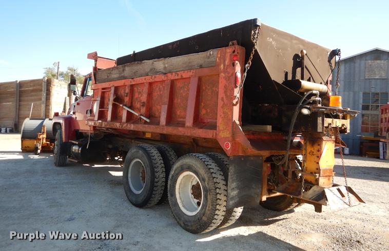 image for item K5858 1991 Ford L8000 dump truck