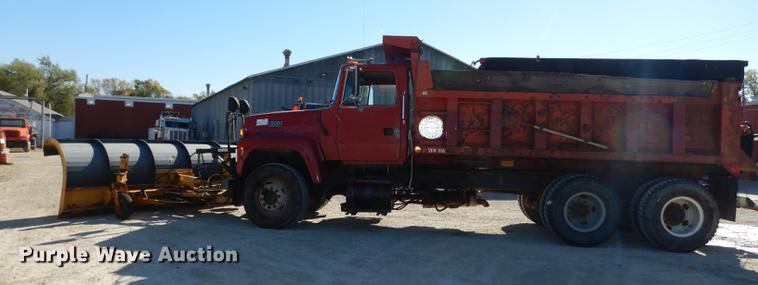 image for item K5858 1991 Ford L8000 dump truck
