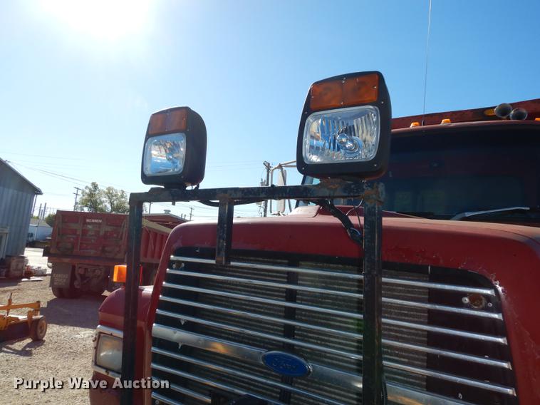 image for item K5858 1991 Ford L8000 dump truck