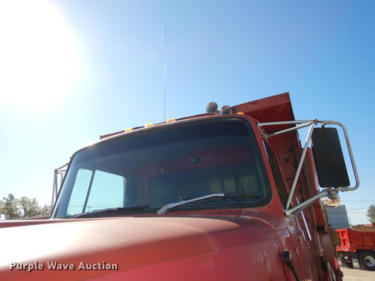 image for item K5858 1991 Ford L8000 dump truck