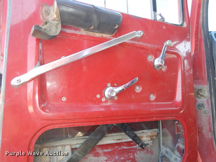 image for item K5858 1991 Ford L8000 dump truck
