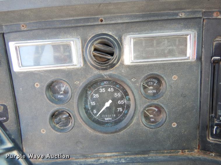 image for item K5858 1991 Ford L8000 dump truck