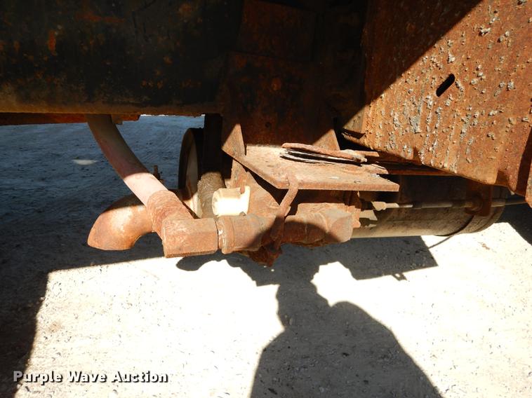 image for item K5858 1991 Ford L8000 dump truck