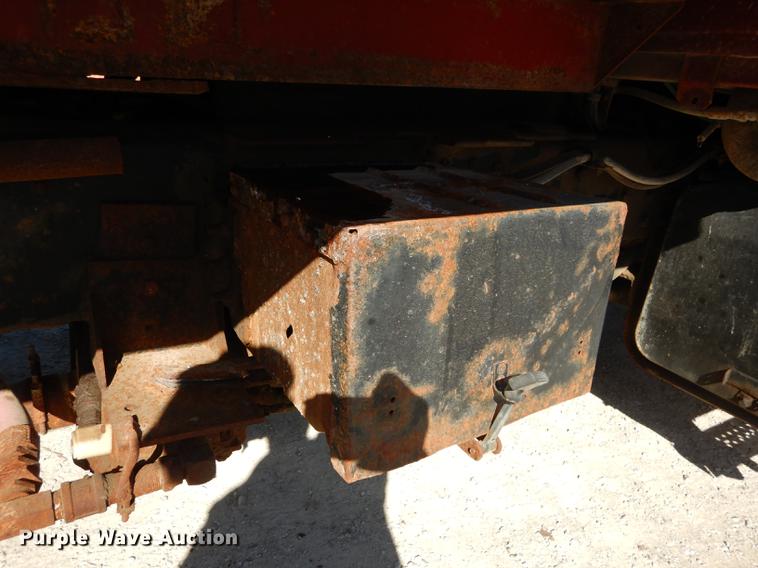 image for item K5858 1991 Ford L8000 dump truck