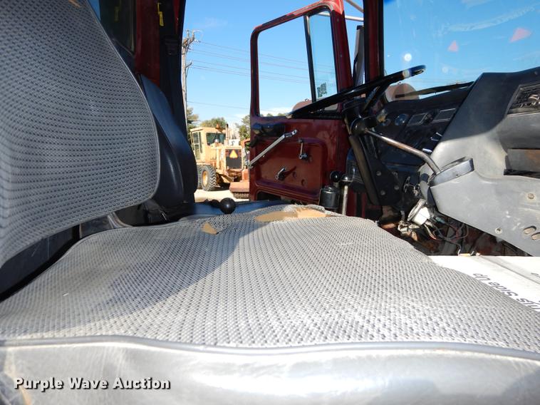 image for item K5858 1991 Ford L8000 dump truck