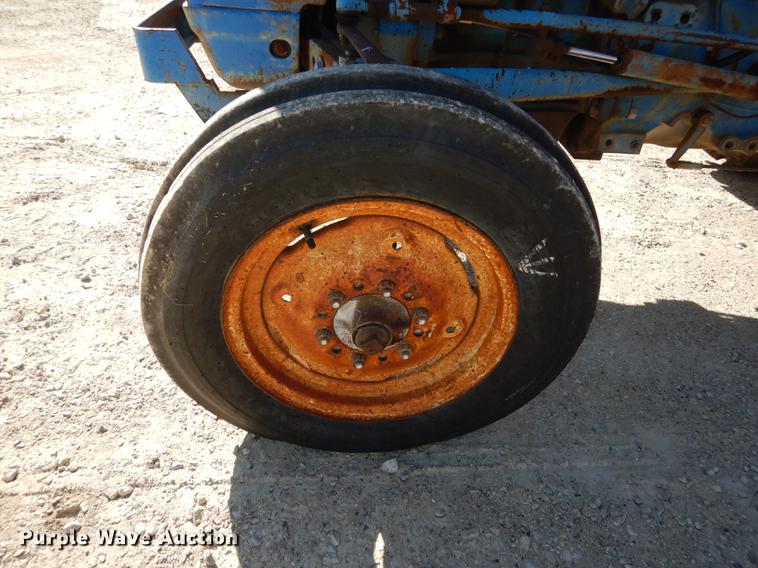 image for item K5860 1977 Ford 3600 tractor