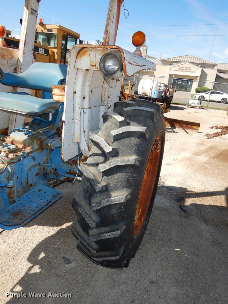 image for item K5860 1977 Ford 3600 tractor