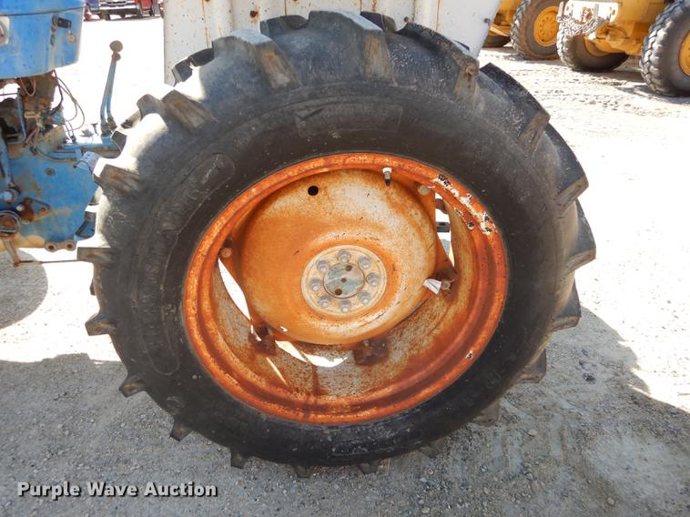 image for item K5860 1977 Ford 3600 tractor