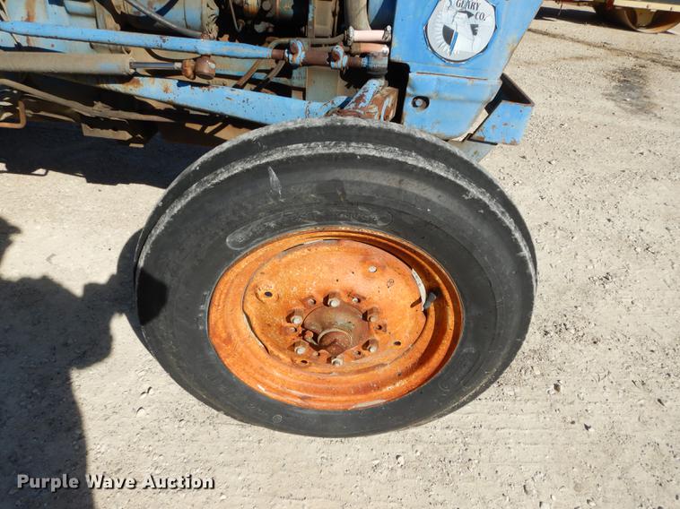 image for item K5860 1977 Ford 3600 tractor