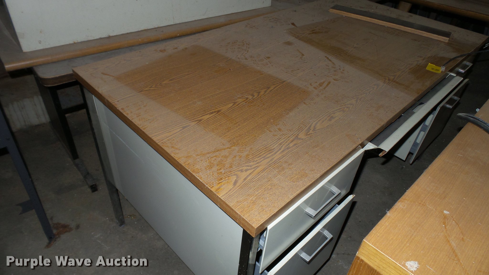 Office furniture in Muscatine, IA Item DA1241 sold Purple Wave