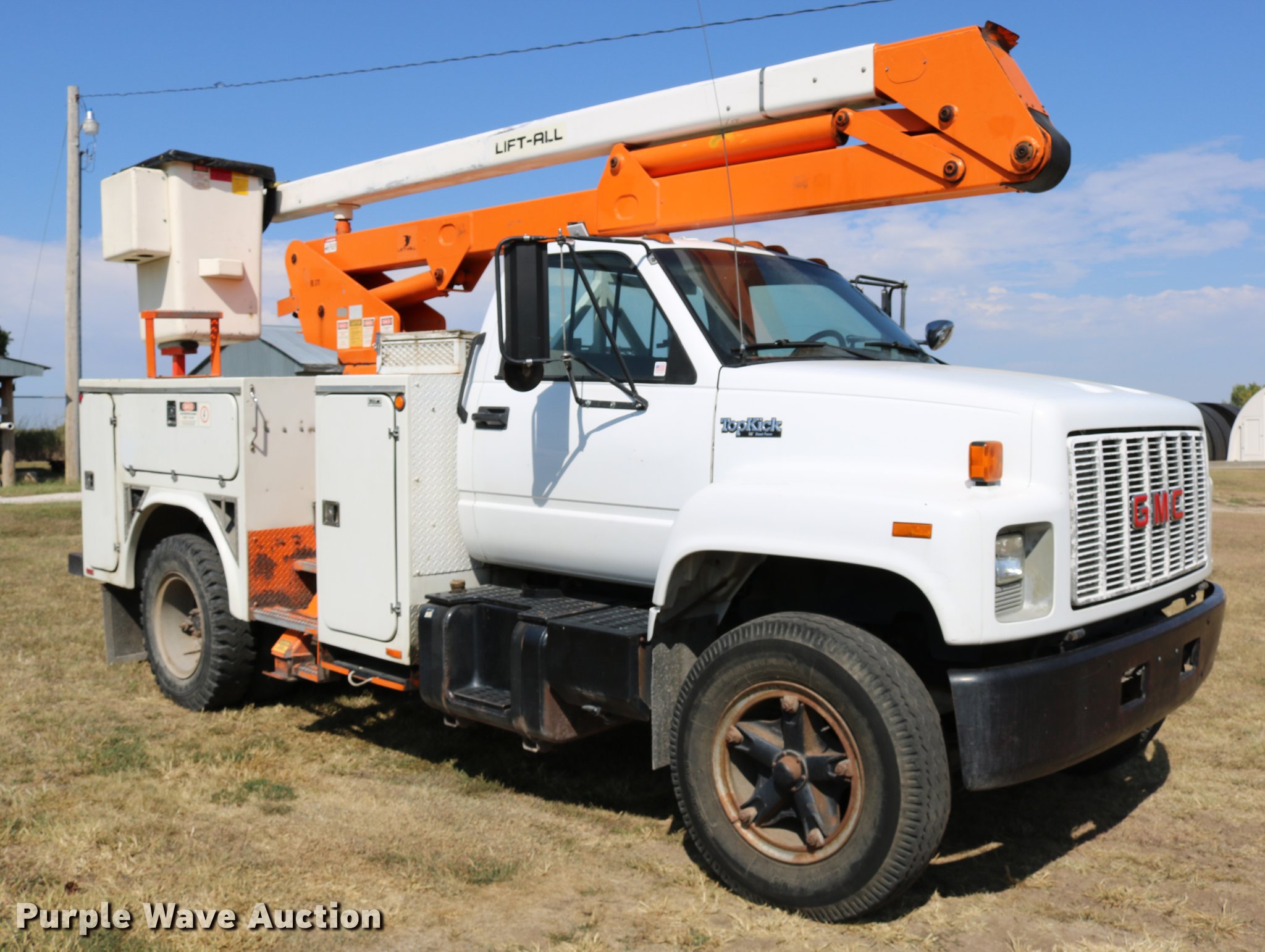 1992 GMC TopKick bucket truck in Belleville, KS Item DD0127 sold