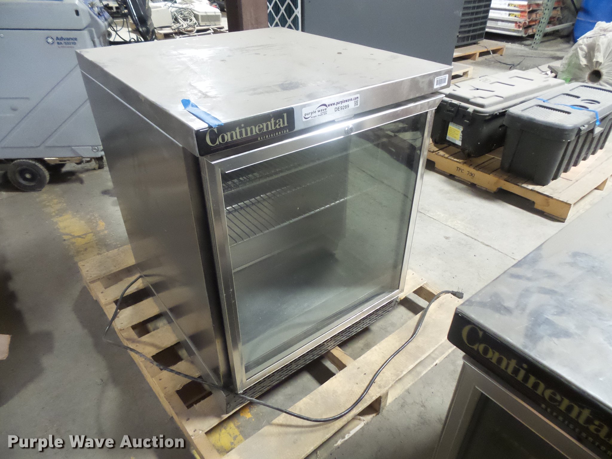 Continental refrigerator in Des Moines, IA Item DE9289 sold Purple Wave