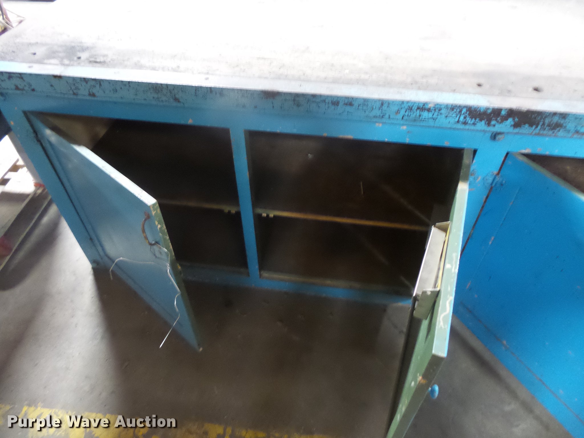 Wood work bench in Des Moines, IA Item DE9292 sold Purple Wave