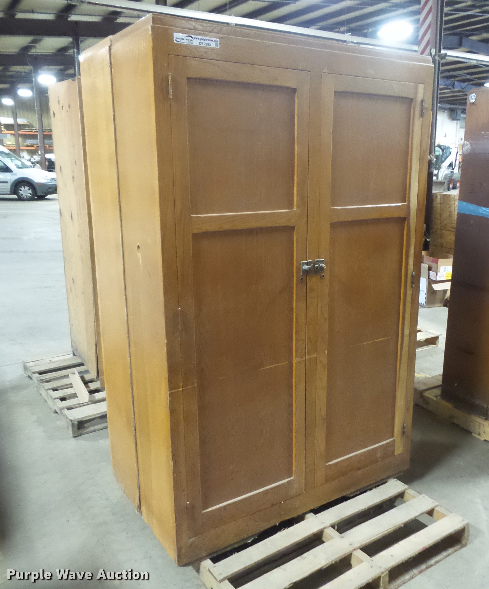 Wood in Des Moines, IA Item DE9293 sold Purple Wave