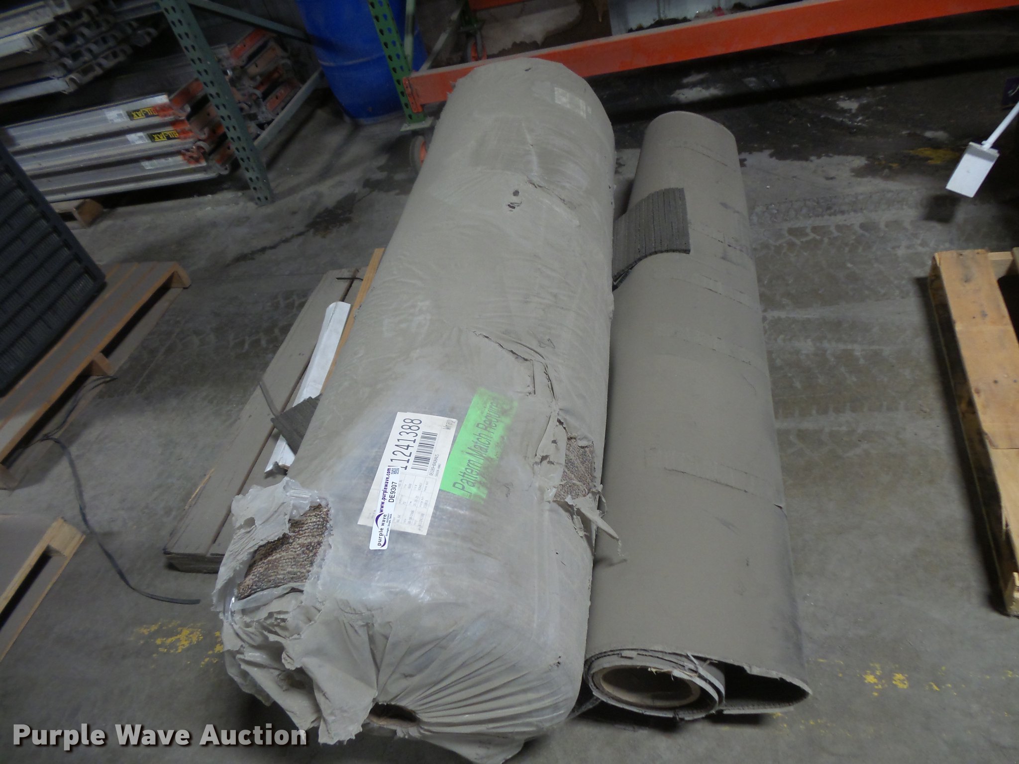 Carpet in Des Moines, IA Item DE9307 sold Purple Wave