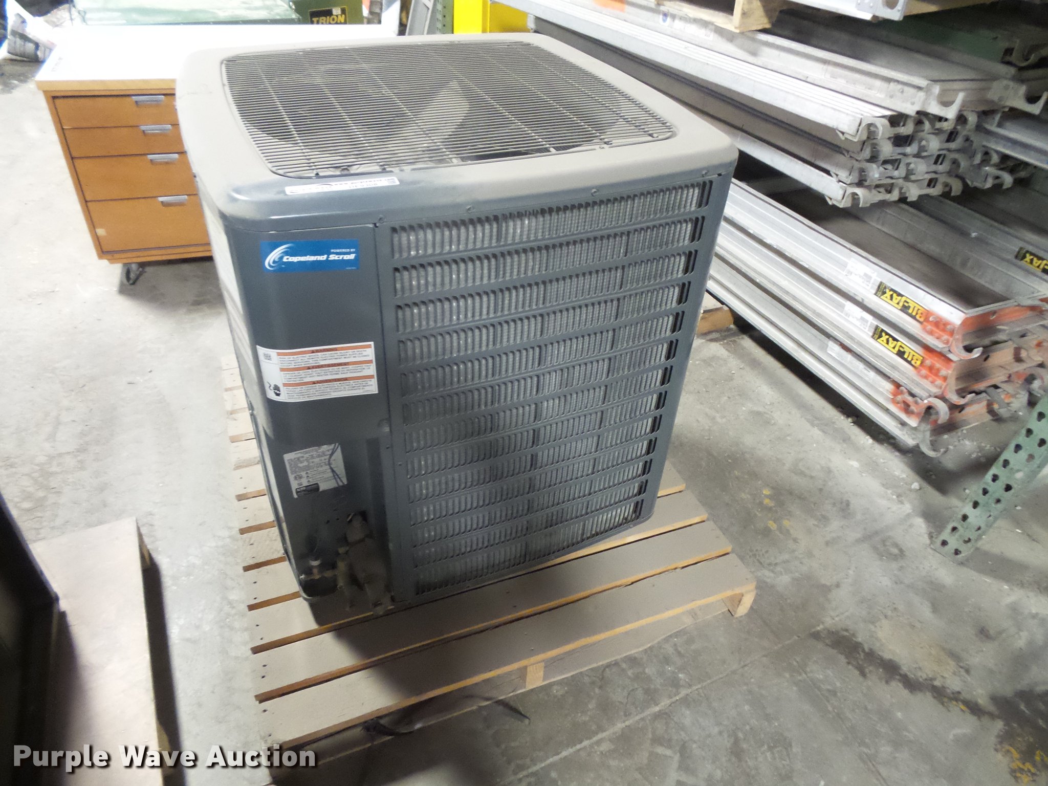 Goodman air conditioner in Des Moines, IA Item DE9308 sold Purple Wave