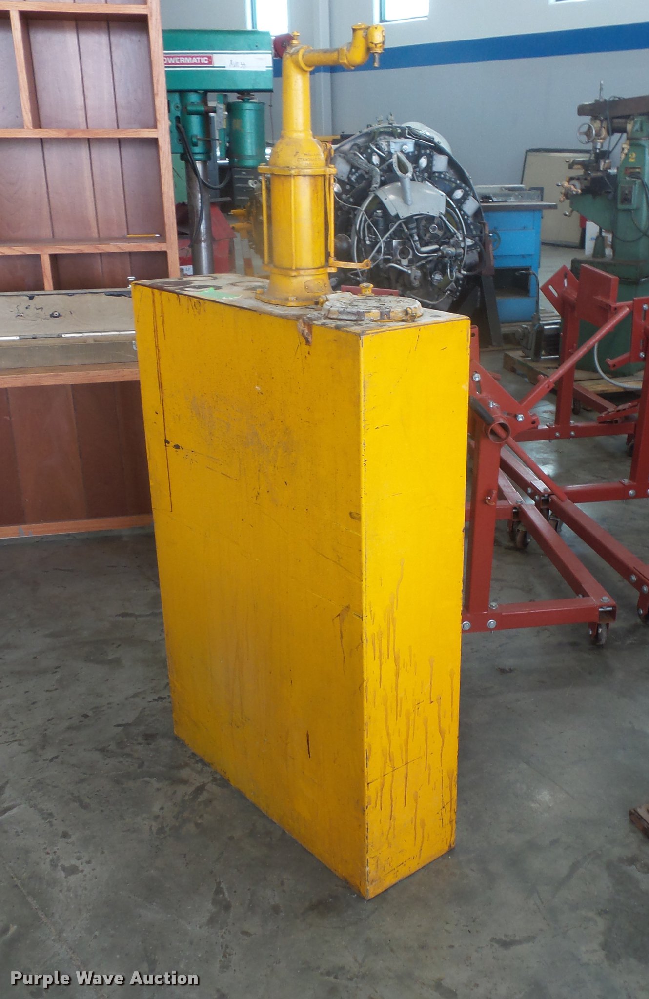 Lube tank in Des Moines, IA Item DE9321 sold Purple Wave