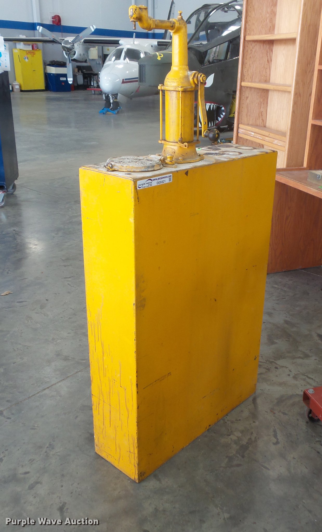 Lube tank in Des Moines, IA Item DE9321 sold Purple Wave