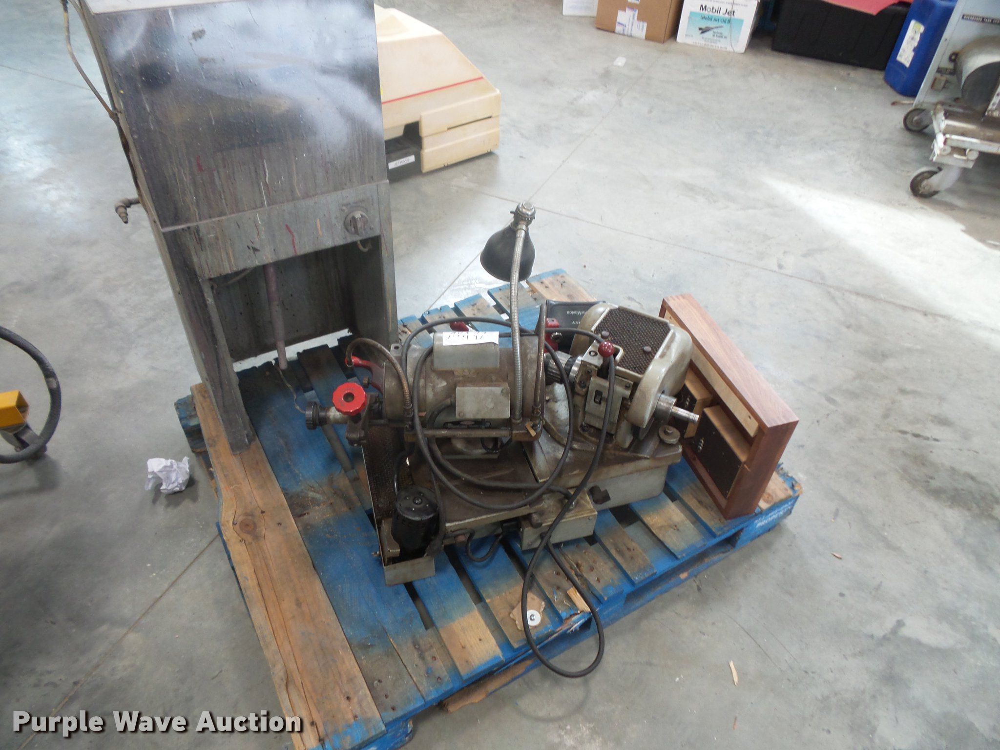 Tools in Des Moines, IA Item DE9330 sold Purple Wave