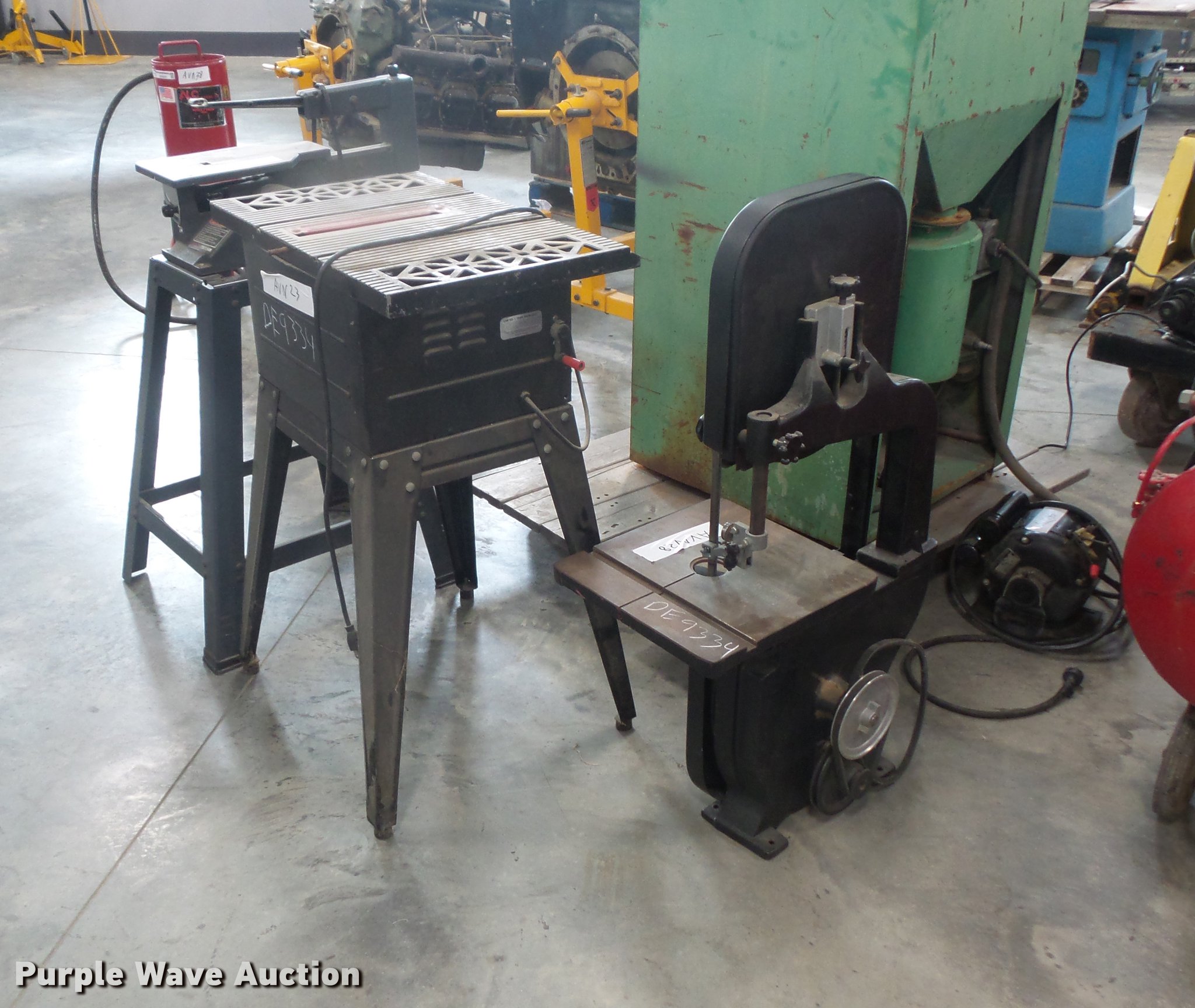 Tools in Des Moines, IA Item DE9334 sold Purple Wave