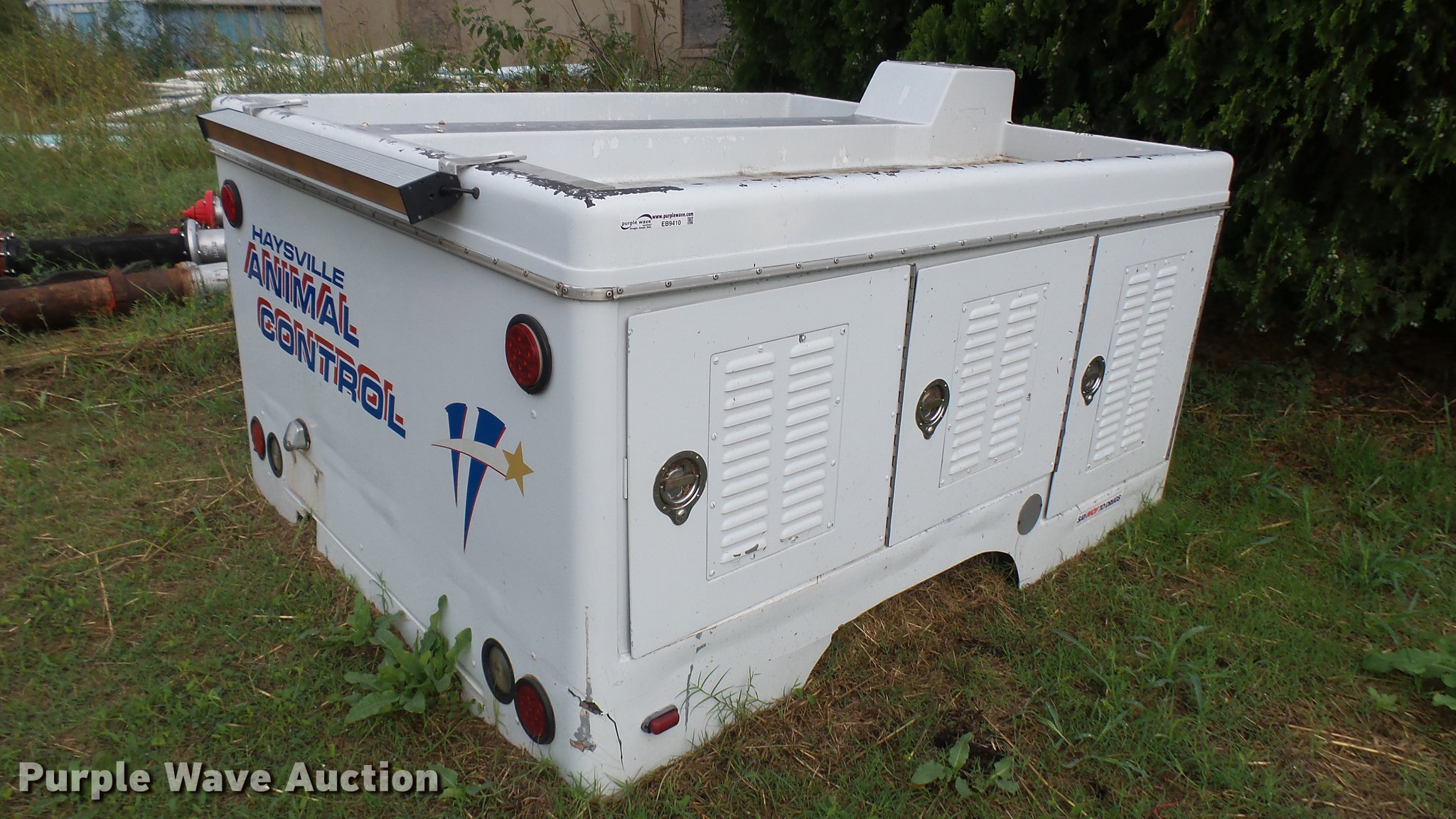 Fiberglass animal control box bed in Haysville, KS Item EB9410 sold